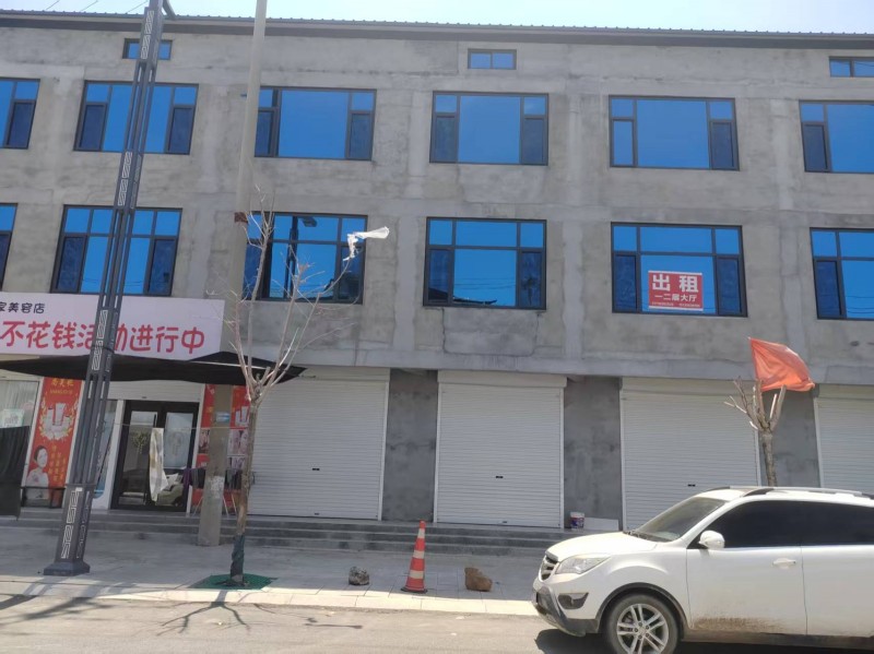门市出租 焦庄新修的路，红绿灯东，路南第二户，二层一层可以一起租或者分租，一楼中（第 1 张）