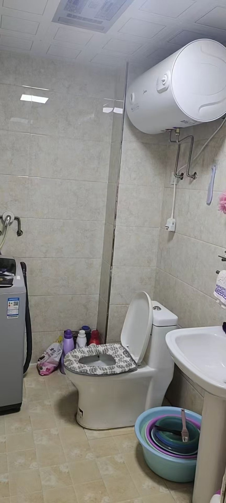 出租： 实验小学顺康花苑有一阁楼出租，一室一厅一橱一卫带一露天大阳台，简装，家具（第 5 张）