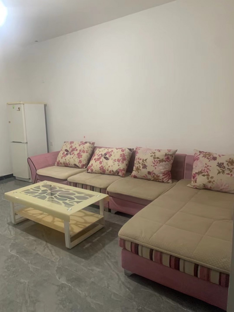 出租：高庄自建房，三室一厅一厨一卫，家具齐全，拎包入住（第 1 张）