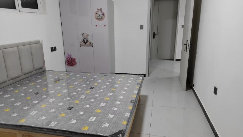 房屋直租，简单装修。2室2厅一厨2卫，水电地暖齐全，可拎包入住。
地址：站前路（第 2 张）