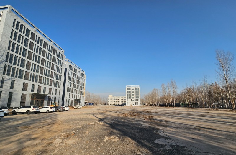 交通便捷，项目总占地30亩，三栋，地上7层，地下一层，框架结构，建筑面积1100（第 1 张）