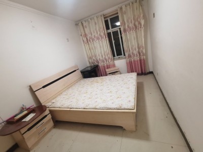 出租家和小区7号楼2单元402，三室两厅两卫，紧邻广平小学县医院，交通便利。（第 1 张）