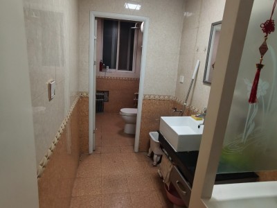 出租家和小区7号楼2单元402，三室两厅两卫，紧邻广平小学县医院，交通便利。（第 2 张）