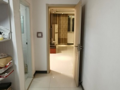 出租家和小区7号楼2单元402，三室两厅两卫，紧邻广平小学县医院，交通便利。（第 4 张）