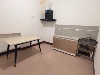 自建房出租，南临广平小学，北临站前路小学，西临县医院，东临联华超市，第三实验小学（第 2 张）