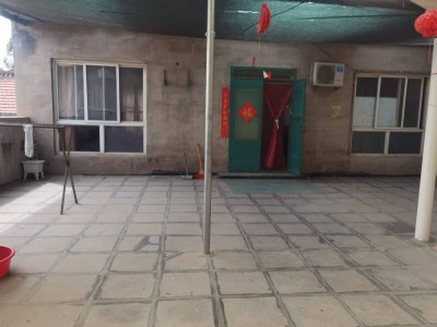 东方小学附近门市，有大开间，有两室一厅一卫，有大院子，能住能办公，带空调可整租可（第 2 张）