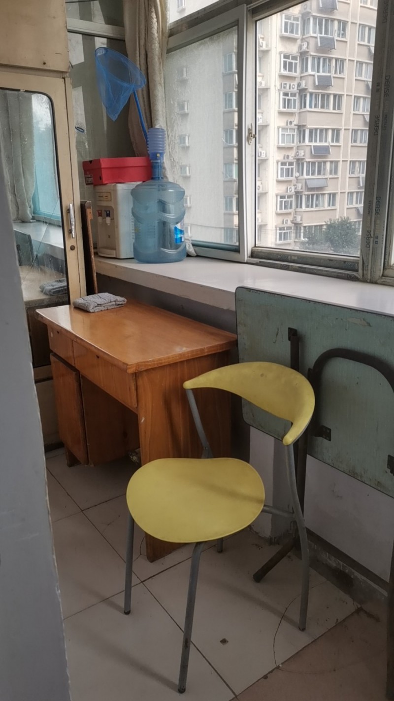 附近有房屋提供，住宿，临休，月租，长租。日住每天每人20元（不包含空调费）有单人（第 9 张）