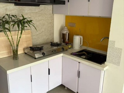 出租:顺康小区外南侧紧邻四环路进出车方便，车库单居室1套，，独立卫生间，有空调，（第 1 张）