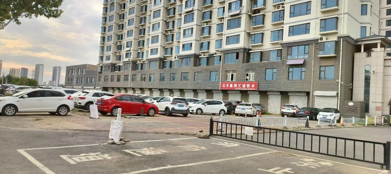 果园路枫景华庭小区临街门市，地上两层带地下室。（第 1 张）