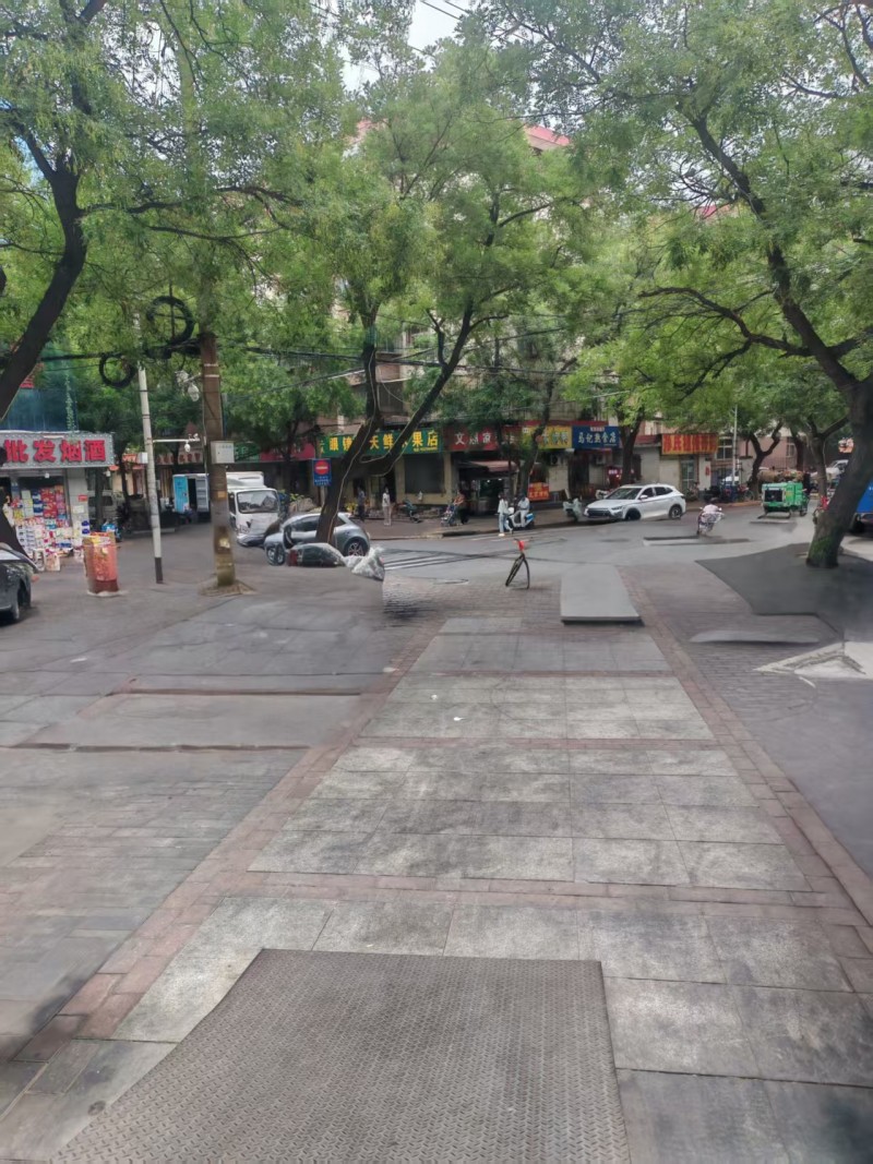 万浩家园二期，底商门市出租60平方双气，邯山街劳动路交叉口位置好，地址好可做多种（第 4 张）