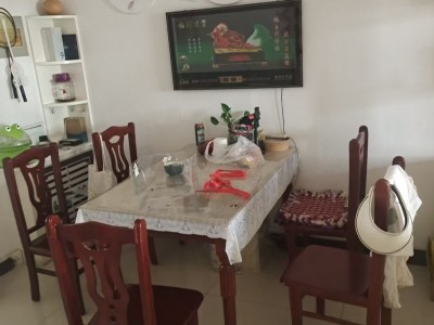 急售东湖小区，精装修125平，6楼，三室两厅两卫一厨，带储藏间18平。即刻预约看（第 3 张）