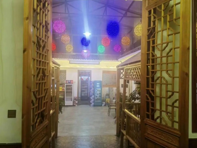 【转让】大桥北头有一四合院饭店 因老板有别的生意发展现有门市对外转让 精装修，设（第 1 张）