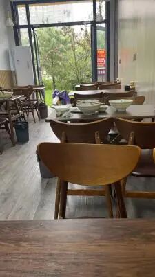 市医院附近营业中小吃店转让 位于西环西100米市医院东200米路南 有一正在营业（第 1 张）
