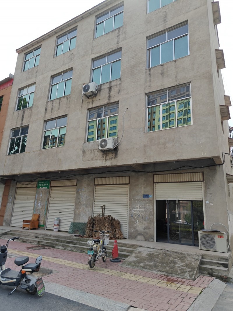 刘董村金广源路路南四层整栋楼出租有院带四间门面（第 1 张）