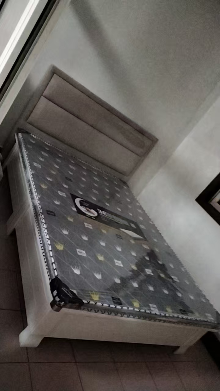 出售  床1.5×2米带床头，床垫一套800，有2套，全新的
地址：黄粱梦祝村（第 1 张）