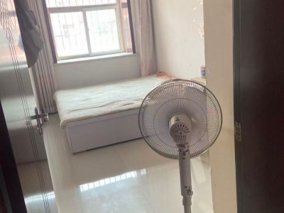出租:惠民苑小区三室一厅一厨一卫，天然气，近邻七中，县一中，向阳小学，集体供暖，（第 2 张）
