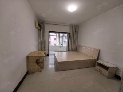 【红旗小区】出租三室两厅两卫，家具齐全，领包入住。外加地上阳面超大车库。（第 4 张）