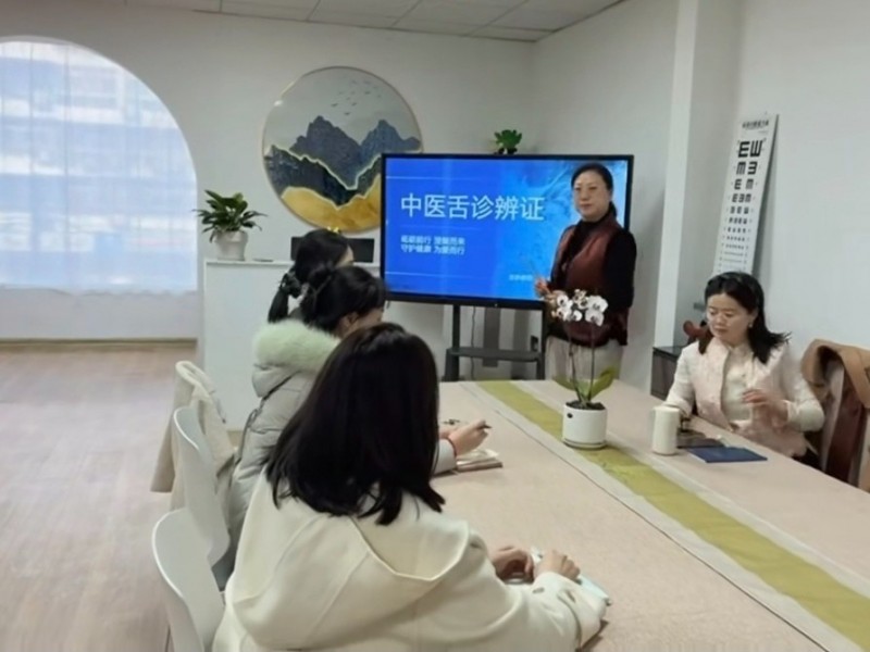 小儿推拿脐灸
小儿推拿培训（第 2 张）