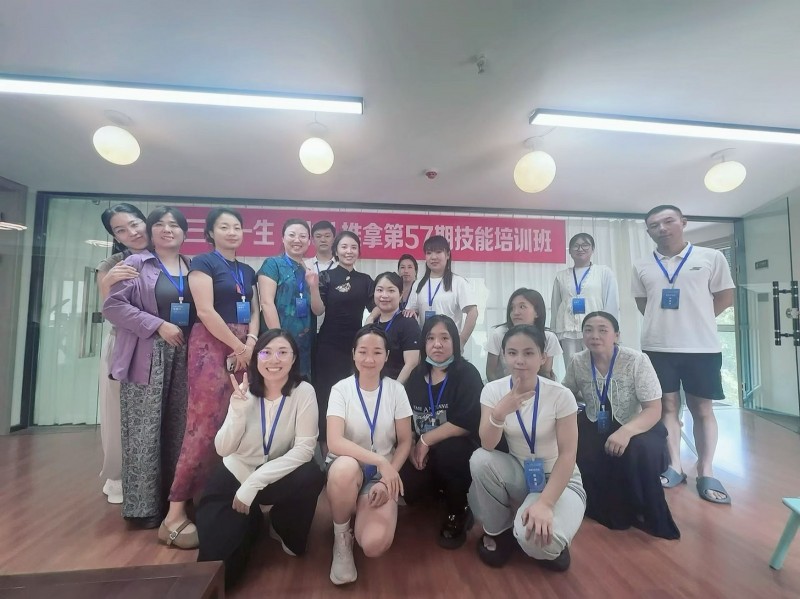 小儿推拿培训
脐灸培训
视力养护培训
鼻炎项目培训（第 4 张）