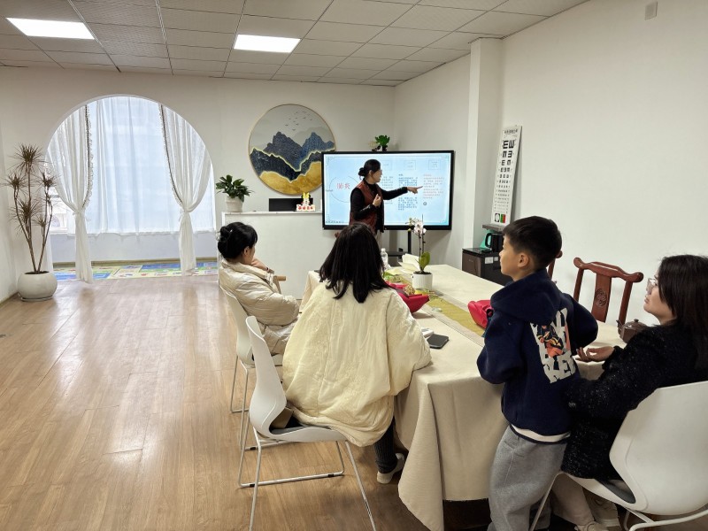 小儿推拿培训
脐灸培训
视力养护培训
鼻炎项目培训（第 5 张）