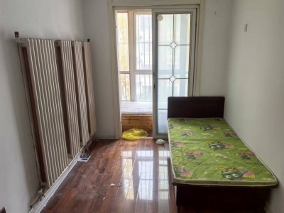 出租城南社区，三室两厅一厨一卫，领包入住，挨着大门近，另外出租城南社区车库 南北（第 3 张）