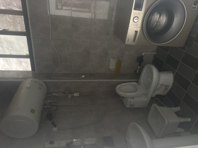 房屋出租 位于东城路，中央公园西边，自建楼房独院一套，家电齐全，拎包入住。另外有（第 1 张）