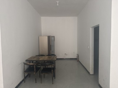 房屋出租 位于东城路，中央公园西边，自建楼房独院一套，家电齐全，拎包入住。另外有（第 3 张）
