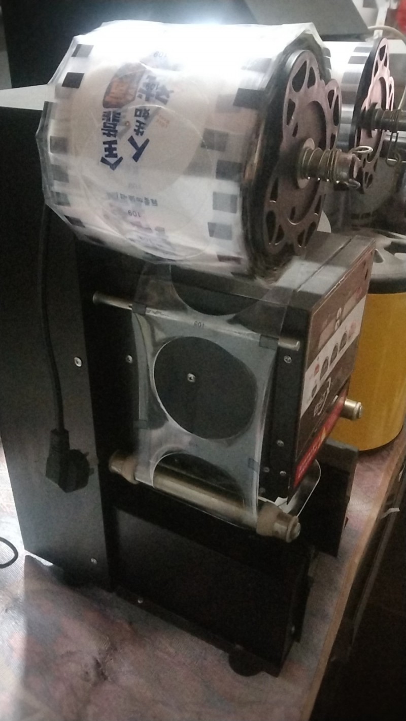 二收物品出售，封口机，展示冰柜，带操作台的冰柜，破壁机，小吃操作台，冷藏展示柜，（第 1 张）
