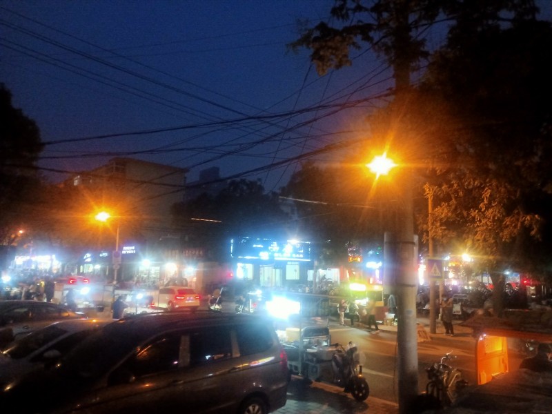 丛台区朝阳路黎明街口西北角，一楼临街门房直租(无转让费)，水电暖齐全，大小门房两（第 1 张）