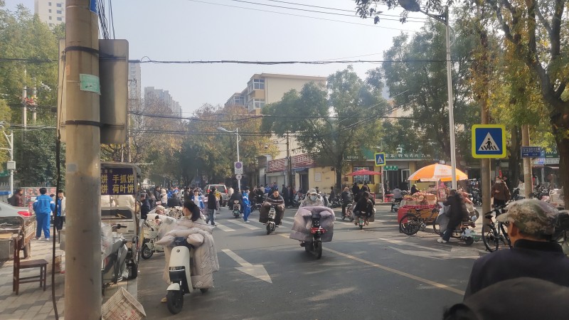 丛台区朝阳路黎明街口西北角，一楼临街门房直租(无转让费)，水电暖齐全，大小门房两（第 5 张）