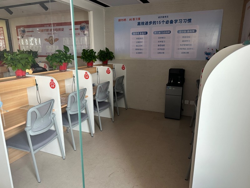 读书郎AI智习室，24台读书郎智能平板，21张独立自习桌，现场直接接手可以营业，（第 2 张）