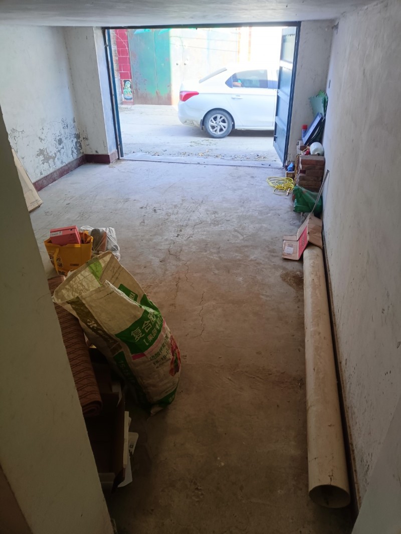 出租育新街南段自建单元楼，两室两厅拎包入，年租六千，有车库，合适的联系（第 3 张）