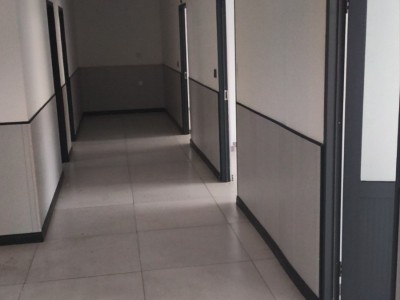 磁县东环一快餐店低价转让或出租，600百多平，一共三层半，一楼大厅，二楼三楼各有（第 2 张）
