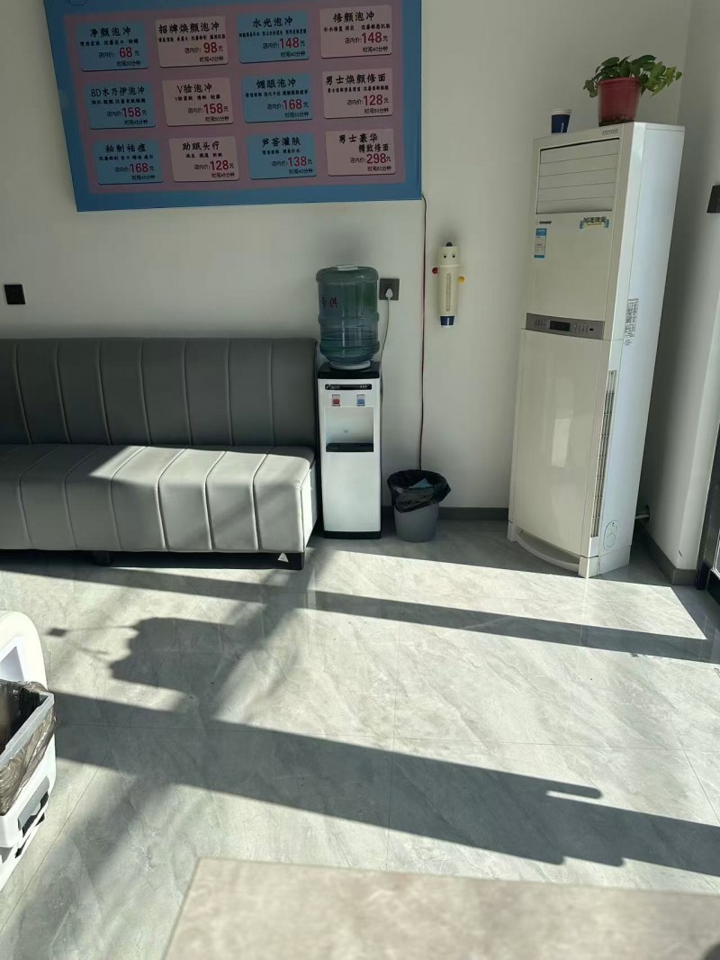 洗脸吧转让，交通便利，有固定客源，因个人原因忍痛转让，非诚勿扰，地址：邯郸市丛台（第 1 张）