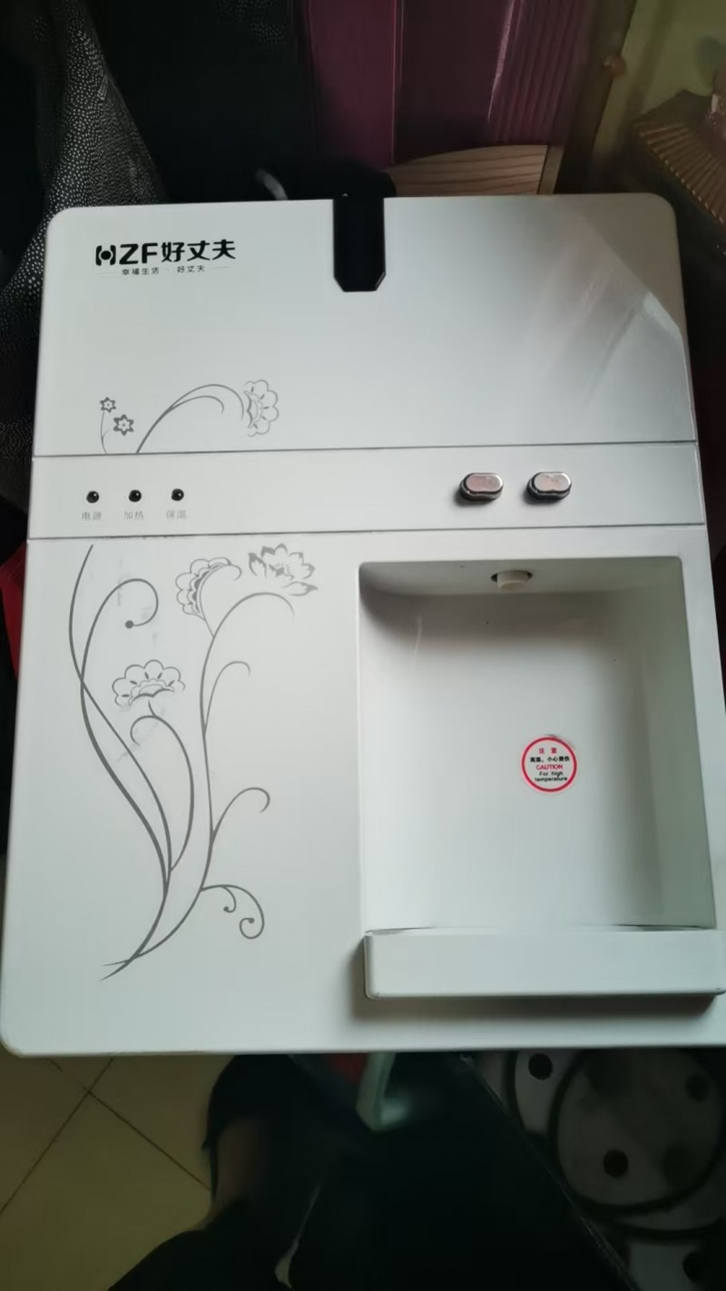出售，封口机，操作台，热水器，热水机，消毒柜，灯，糖果机，制冰机。（第 2 张）