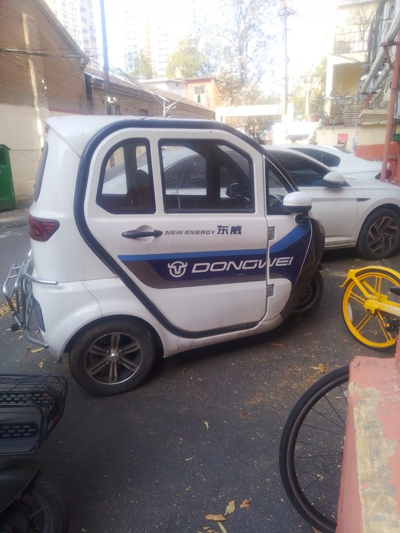 三轮代步车，因为不能上牌照在邯郸不能骑所以出售，出售价6000千（第 1 张）