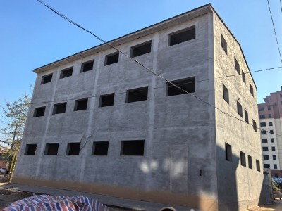 出售住房 位于育才路西段，东临联华超市，西邻县医院，南邻广平小学，北邻四中火车站（第 1 张）
