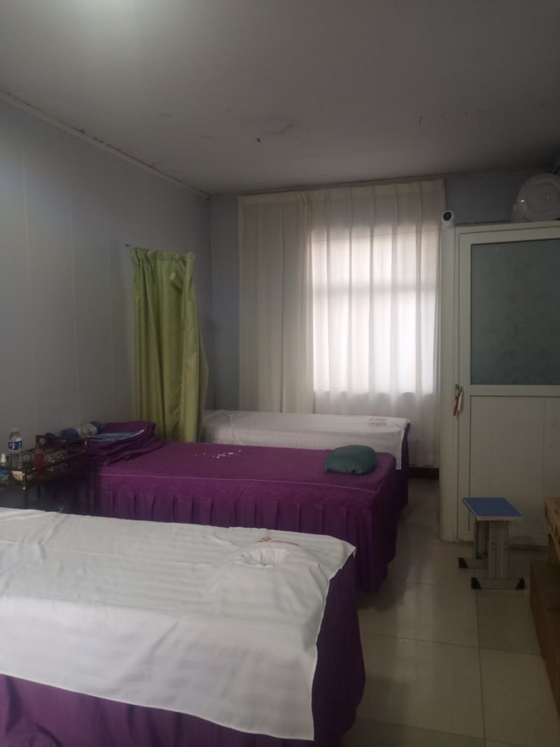 出租小区车库一间，精装，可做门市，可居住，独立卫生间，水电卫齐全，每月500元（第 1 张）
