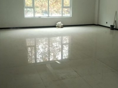 商铺出租，成安县迎宾路，乾侯大酒店北行30米路西，楼上楼下整体共180平，可开公（第 3 张）