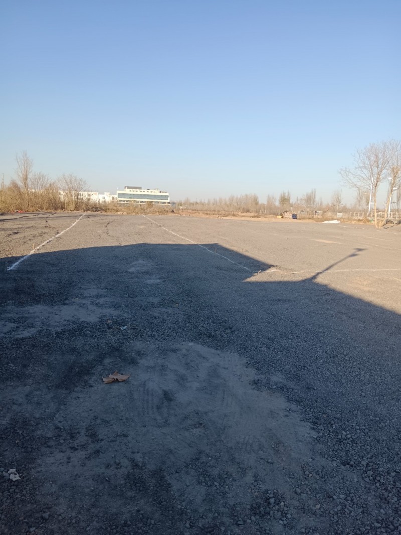出租场地，可以进出大型车辆，周围路况优。 地址:邯山区代召村（第 1 张）