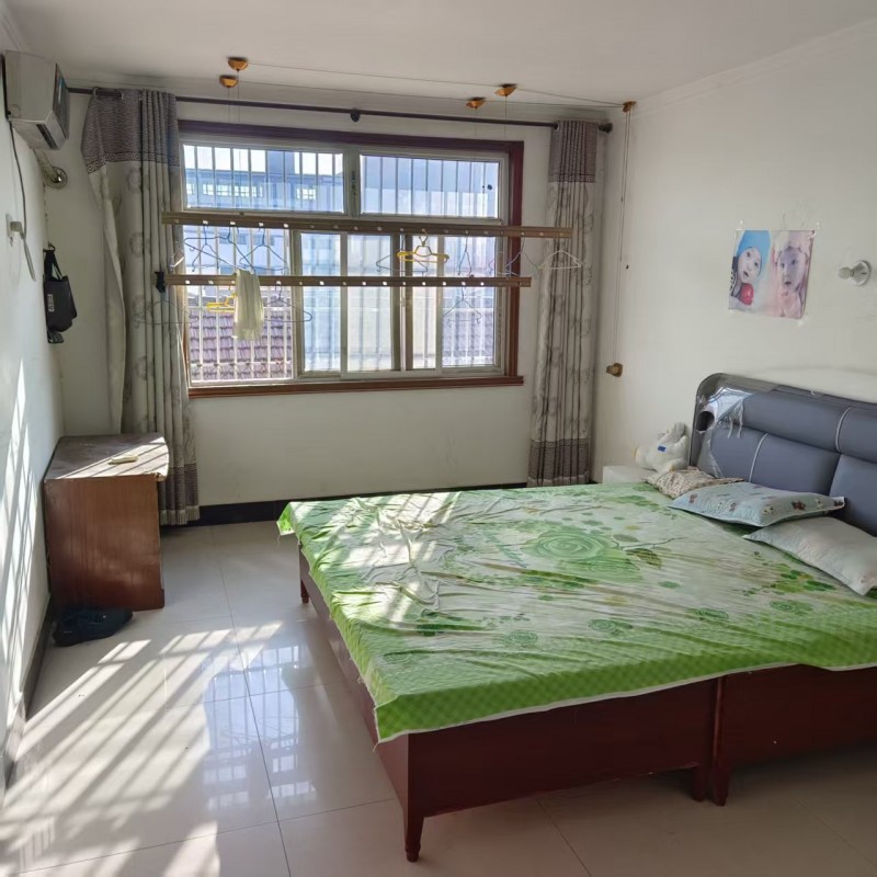 现有天鹅苑小区房屋一套出租，位于新市场红绿灯南侧，地理位置优越，周边生活设施齐全（第 3 张）