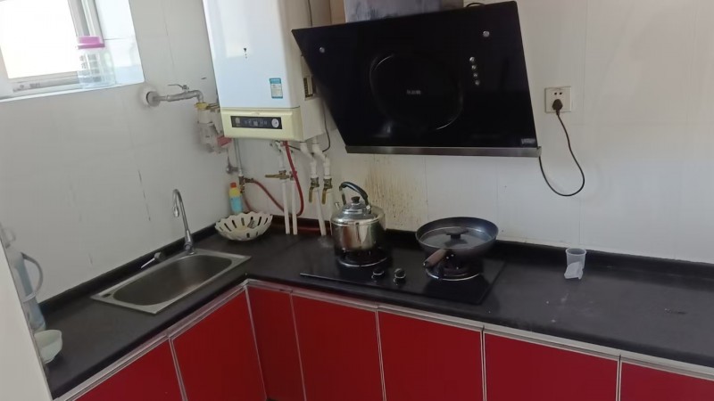 现有天鹅苑小区房屋一套出租，位于新市场红绿灯南侧，地理位置优越，周边生活设施齐全（第 4 张）