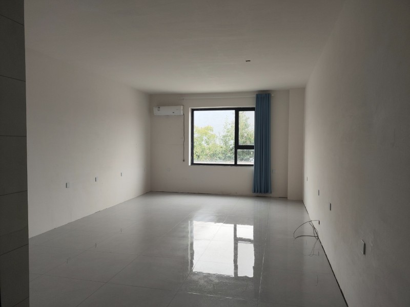 小营店村育才东路中段自建三层楼出租，总共一千多平方，一楼仓库或门面，二楼大小五个（第 5 张）