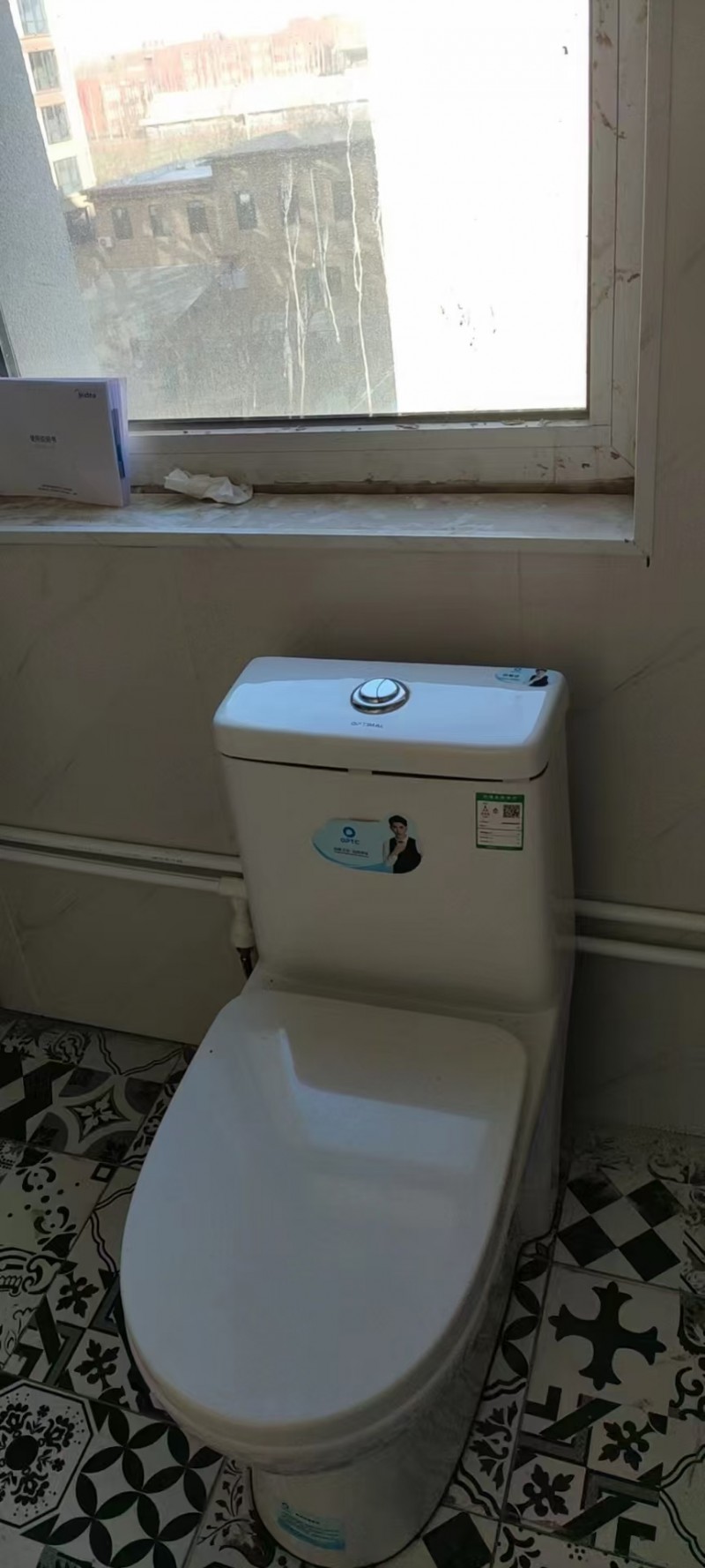 出租翰林公馆2号楼130㎡单元房，三室两厅一厨两卫，15㎡的储藏间，木地板装修，（第 2 张）