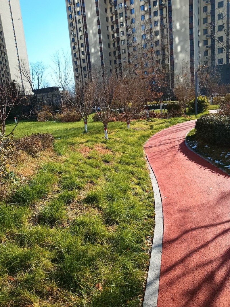 现出售美郝佳苑127.7平三室两厅两卫住房一套，中低楼层南北通透，小区环境好出门（第 1 张）