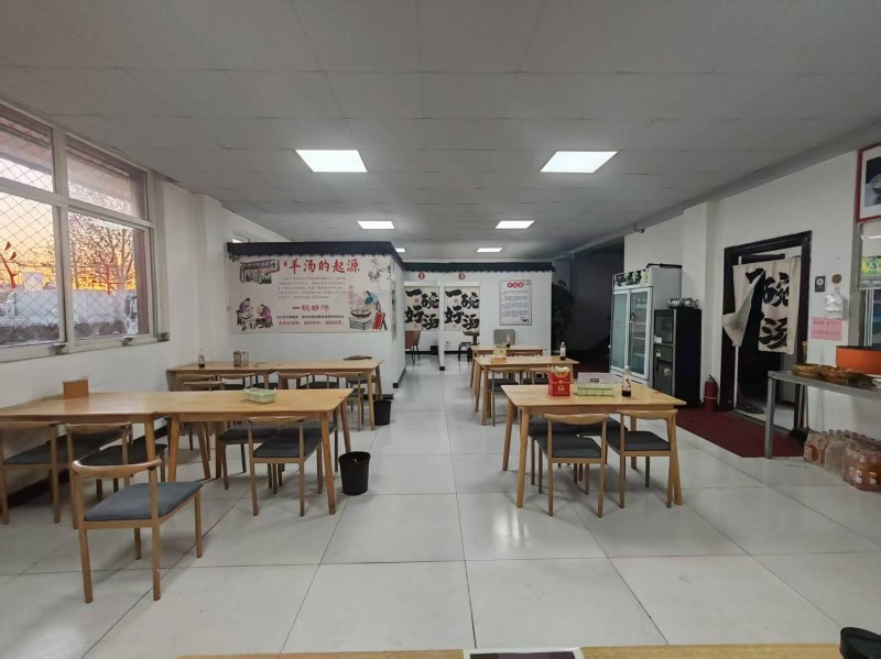 饭店转让
地址：邯山区《309国道》新东方烹饪学校旁边，价格面议（第 3 张）