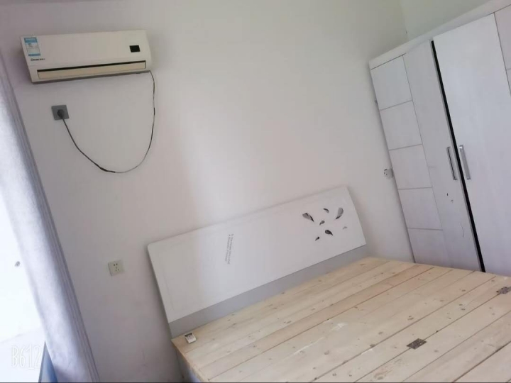 现房出租出租振兴街东贺堡小区楼房，一楼两室一厅一厨一卫房屋水电齐全，
木地板厨（第 3 张）