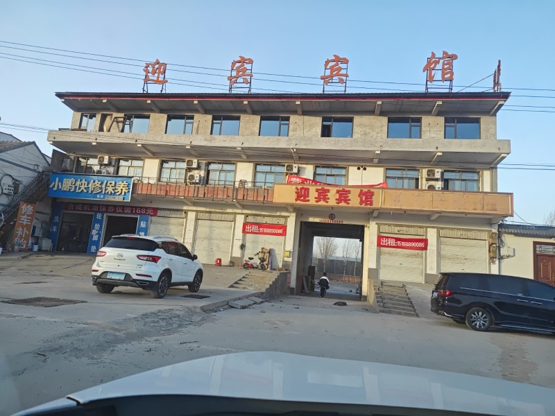 本人出租门面房，现有两处门市房出租，一个两间另一个三间，门市前面有场地停车，紧邻（第 1 张）