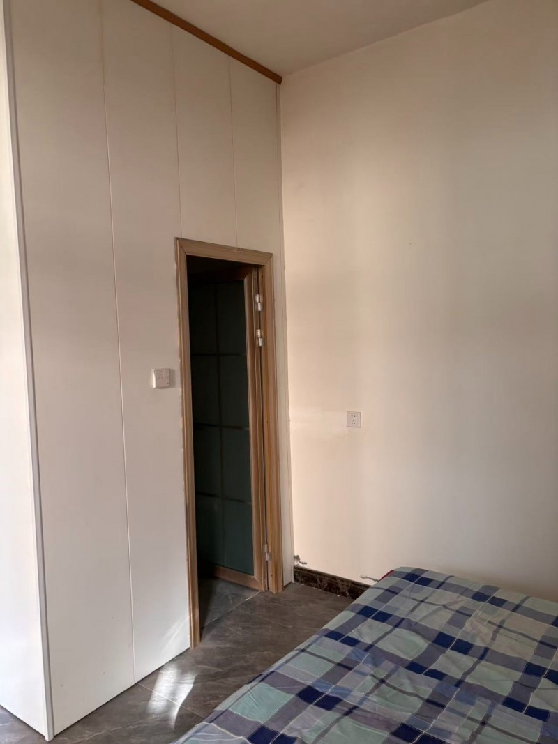 南堡崔村，紧邻华耀城，交通便利，随时可看房，独院，一人一户，独立卫生间，水免费。（第 3 张）