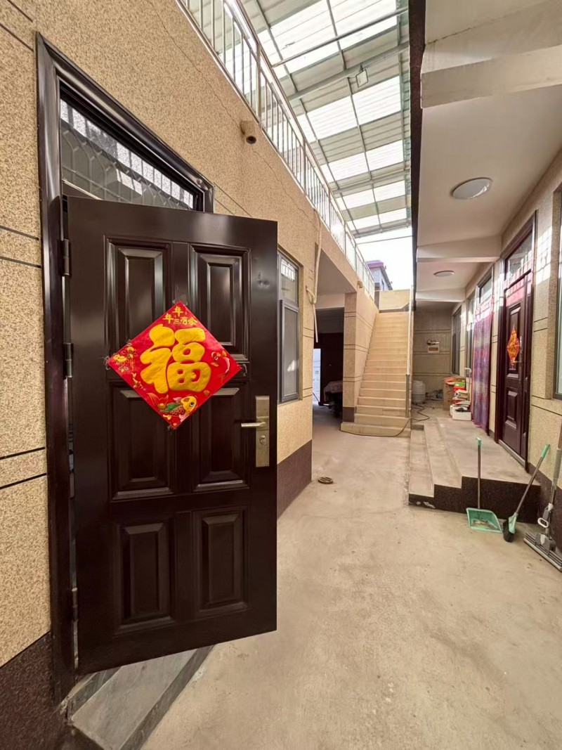 南堡崔村，紧邻华耀城，交通便利，随时可看房，独院，一人一户，独立卫生间，水免费。（第 4 张）